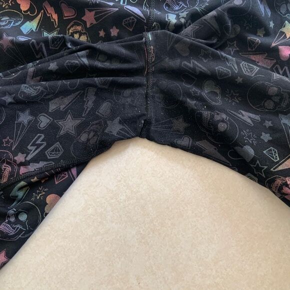 Torrid Black Bike Shorts Skull Skeleton Hearts Star Side Pocket Size 2 Goth - Picture 6 of 6